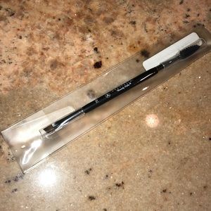 7B Brush Anastasia Beverly Hills